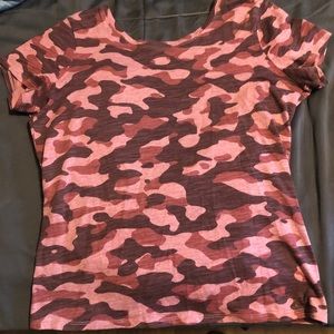 Open back Tshirt red tones hyba brand